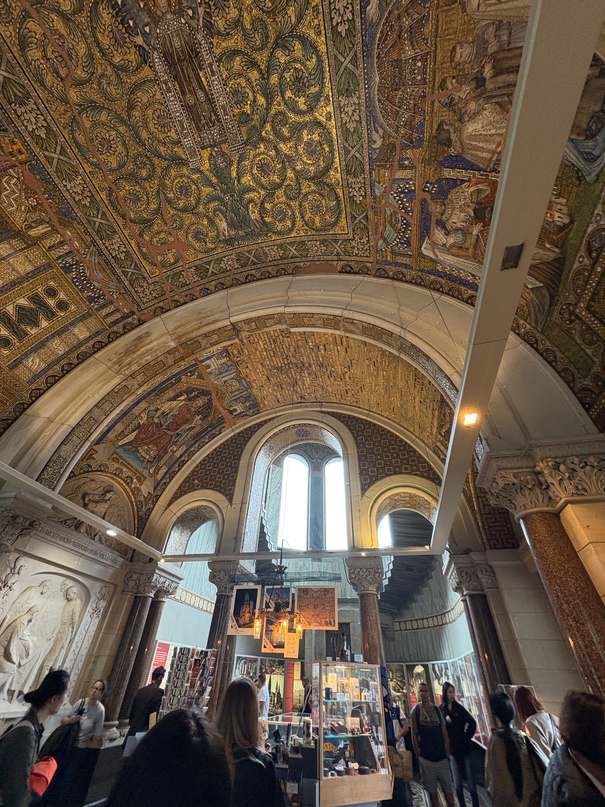 KaDewe, a church, and a palace