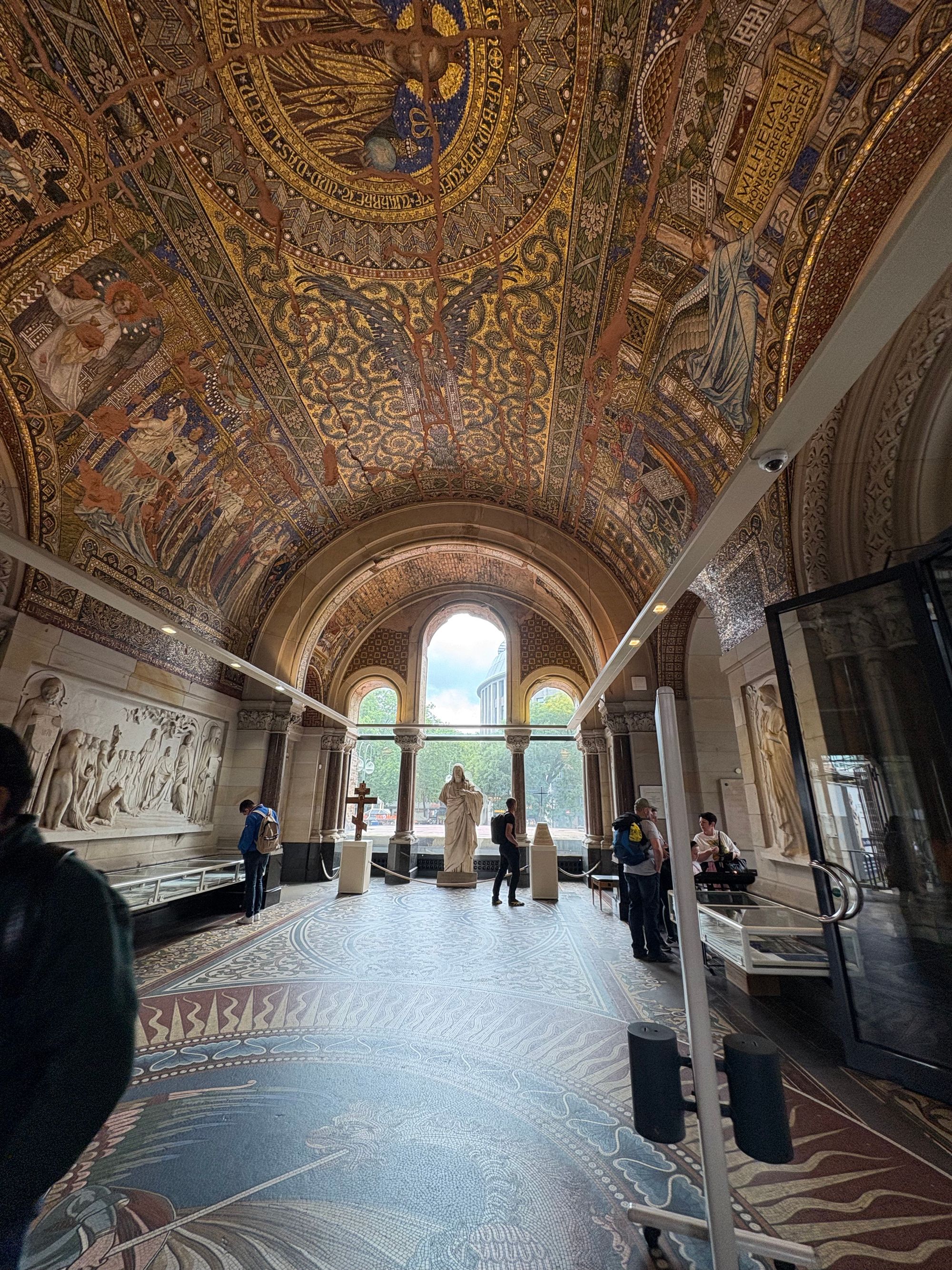 KaDewe, a church, and a palace